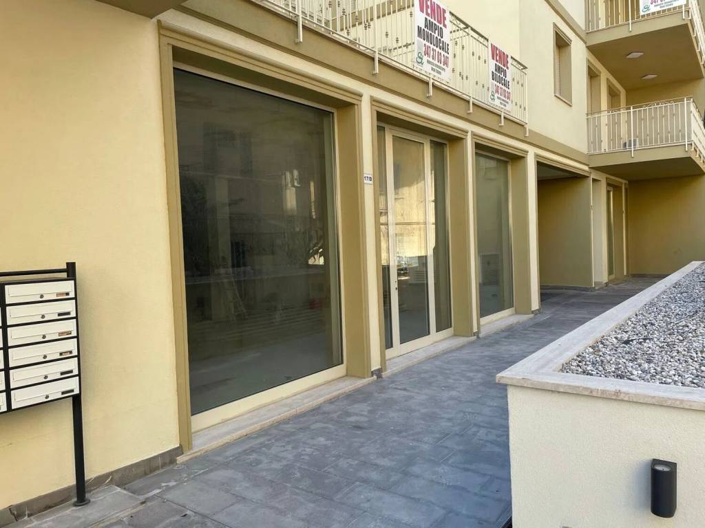 negozio in vendita a Taggia