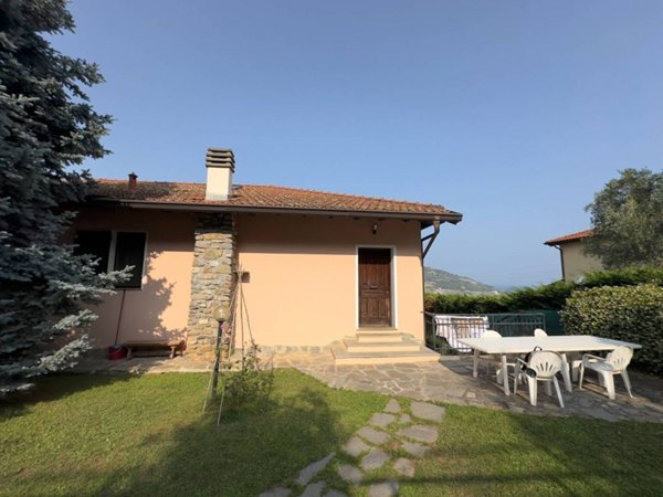 casa indipendente in vendita a Taggia