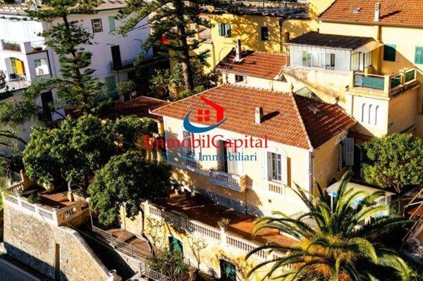 casa indipendente in vendita a Taggia