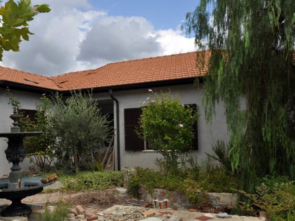 casa indipendente in vendita a Taggia