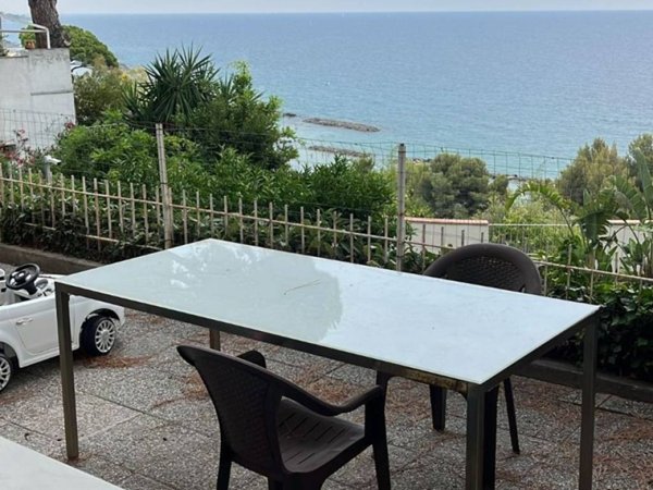 appartamento in vendita a Taggia in zona Arma di Taggia