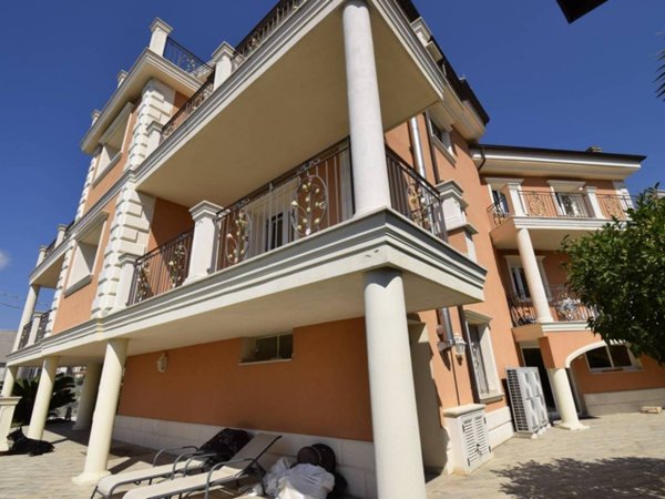 casa indipendente in vendita a Taggia in zona Arma di Taggia