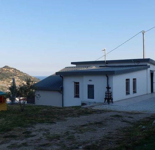 casa indipendente in vendita a Taggia