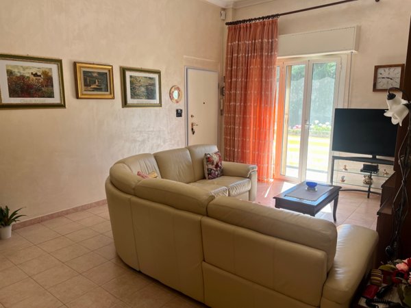 appartamento in vendita a Taggia in zona Arma di Taggia