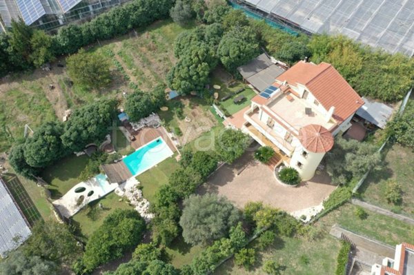 casa indipendente in vendita a Taggia in zona Arma di Taggia