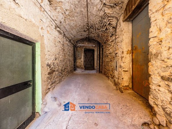locale commerciale in vendita a Taggia
