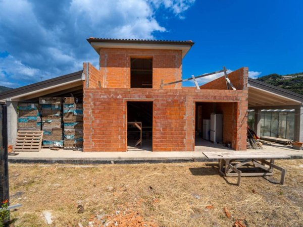casa indipendente in vendita a Taggia in zona Levà