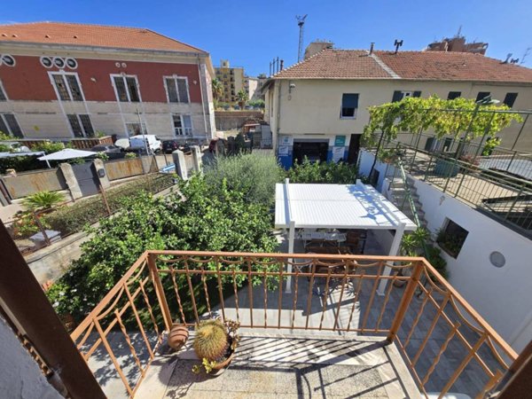 appartamento in vendita a Taggia in zona Arma di Taggia