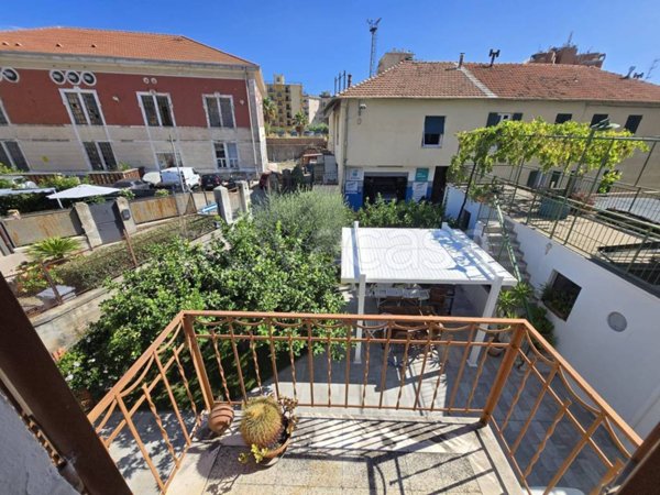 appartamento in vendita a Taggia in zona Arma di Taggia