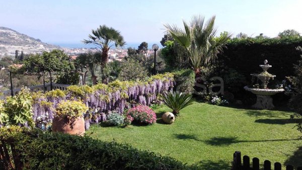 casa indipendente in vendita a Taggia