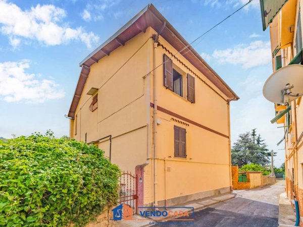 appartamento in vendita a Taggia in zona Arma di Taggia
