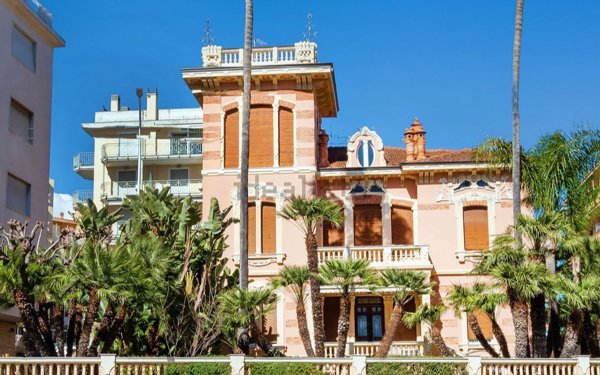 villa in vendita a Taggia in zona Arma di Taggia