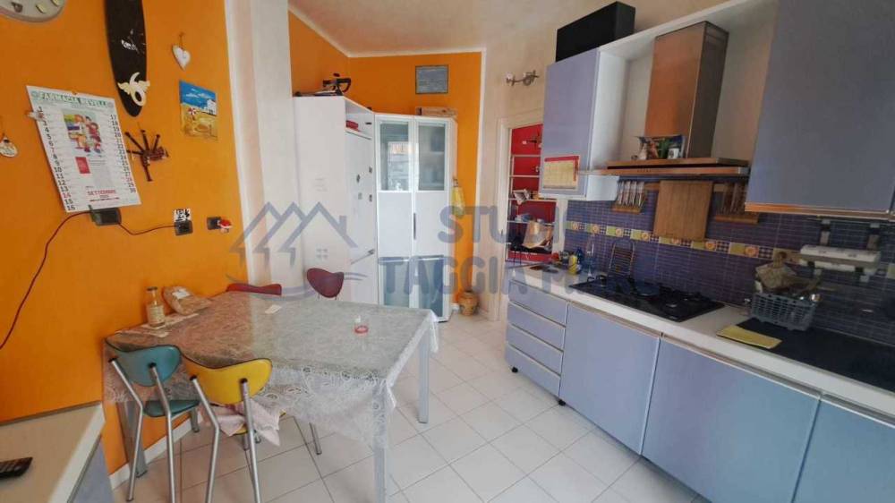 appartamento in vendita a Taggia in zona Arma di Taggia