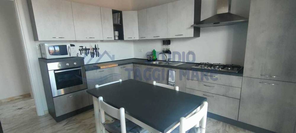 appartamento in vendita a Taggia in zona Arma di Taggia