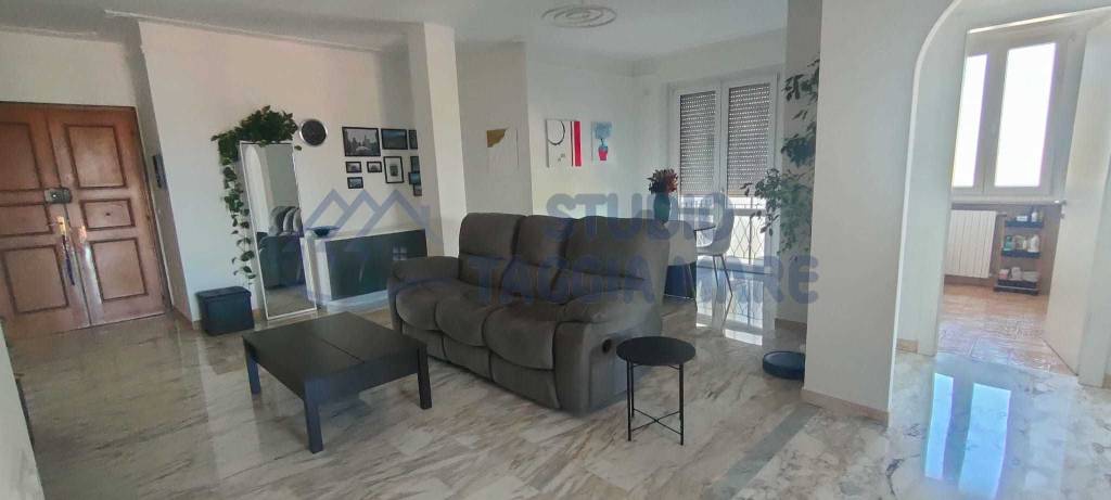 appartamento in vendita a Taggia in zona Arma di Taggia