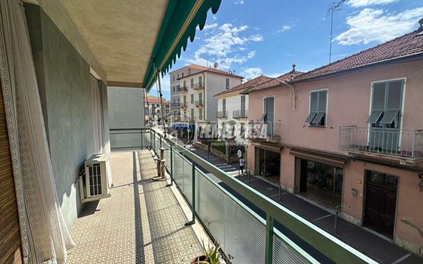 appartamento in vendita a Taggia in zona Arma di Taggia