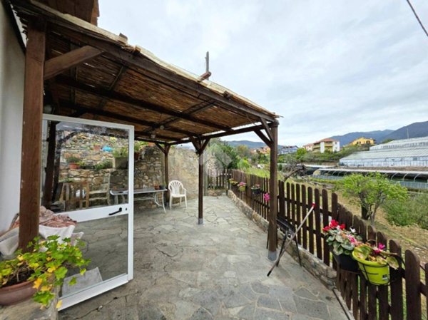 casa indipendente in vendita a Taggia