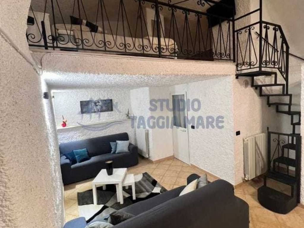 locale commerciale in vendita a Taggia