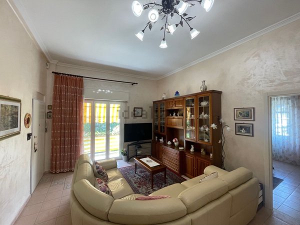 appartamento in vendita a Taggia in zona Arma di Taggia