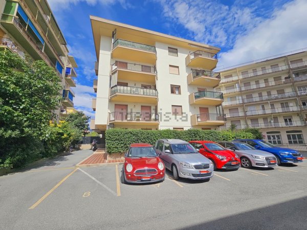 appartamento in vendita a Taggia in zona Arma di Taggia