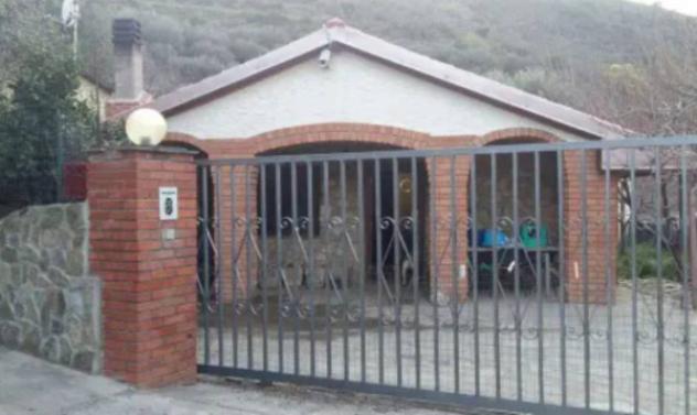 casa indipendente in vendita a Taggia