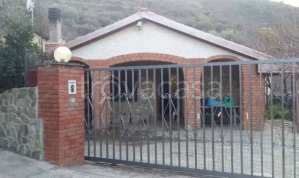 casa indipendente in vendita a Taggia