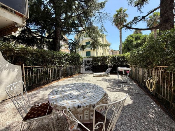 appartamento in vendita a Taggia in zona Arma di Taggia