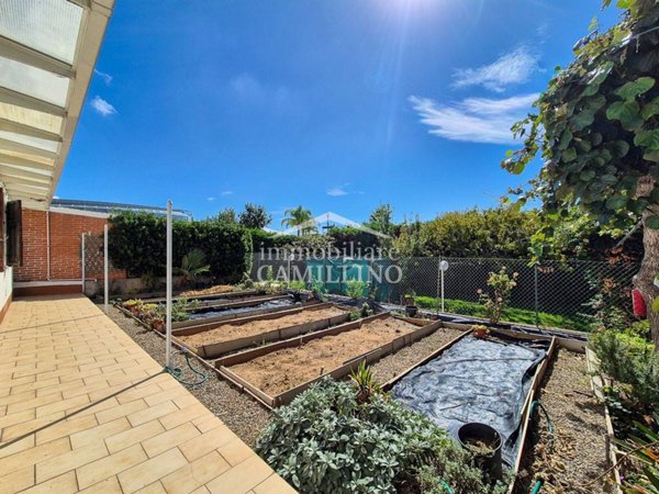 appartamento in vendita a Taggia in zona Arma di Taggia