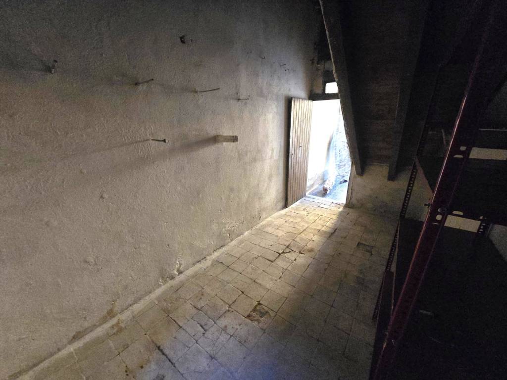 locale commerciale in vendita a Taggia