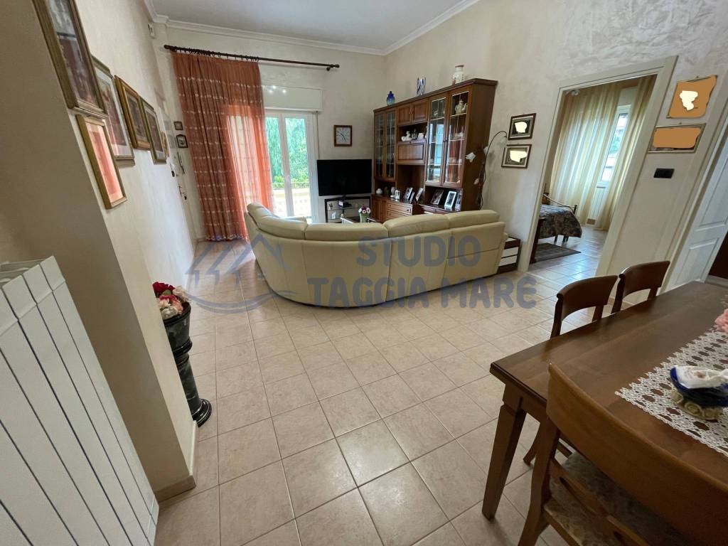 appartamento in vendita a Taggia in zona Arma di Taggia