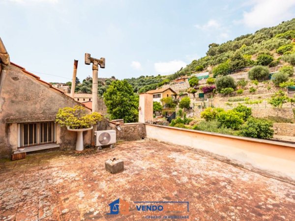 casa indipendente in vendita a Taggia