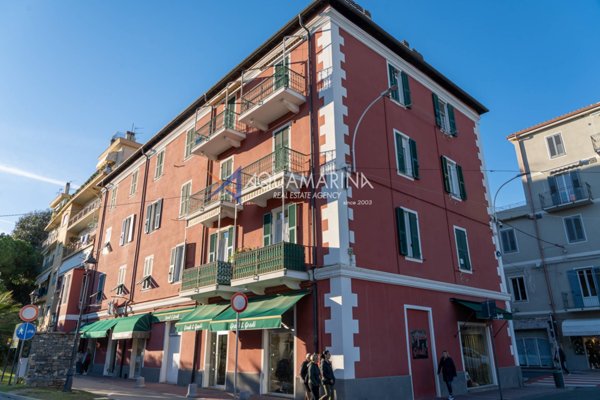 appartamento in vendita a Taggia in zona Arma di Taggia