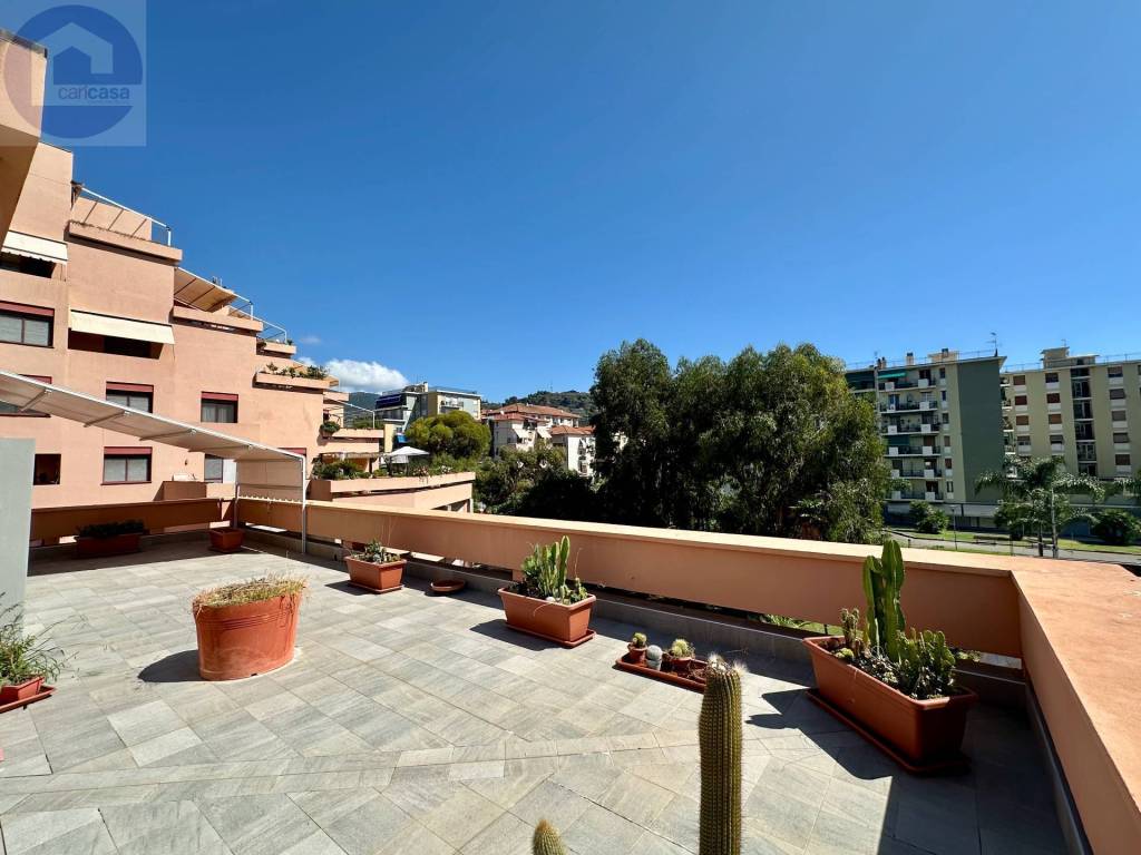 appartamento in vendita a Taggia in zona Arma di Taggia