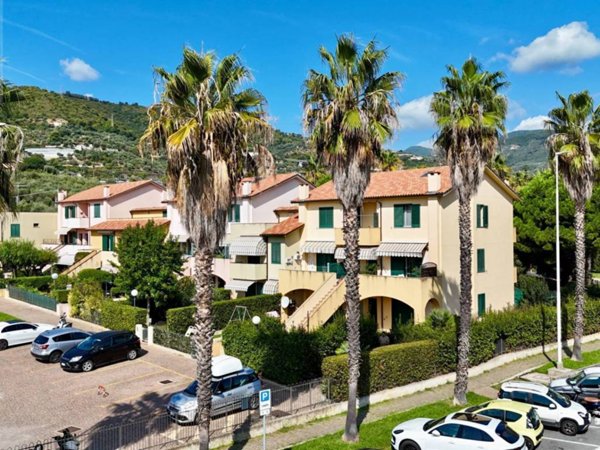 appartamento in vendita a Taggia in zona Arma di Taggia