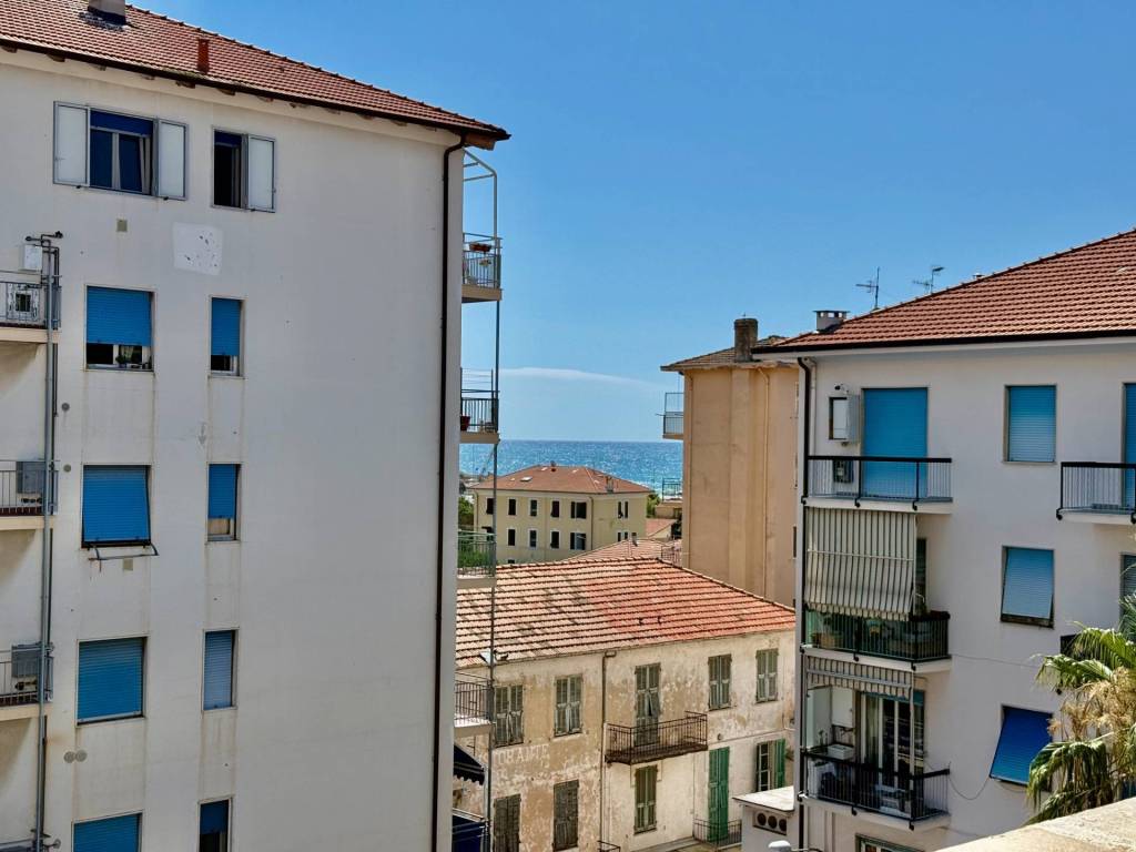 appartamento in vendita a Taggia in zona Arma di Taggia