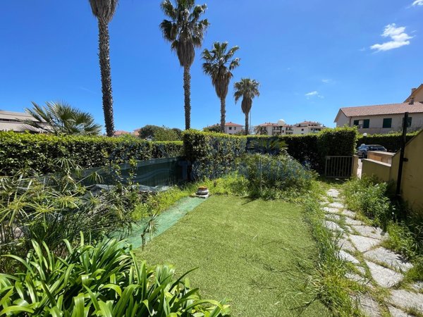 appartamento in vendita a Taggia in zona Arma di Taggia