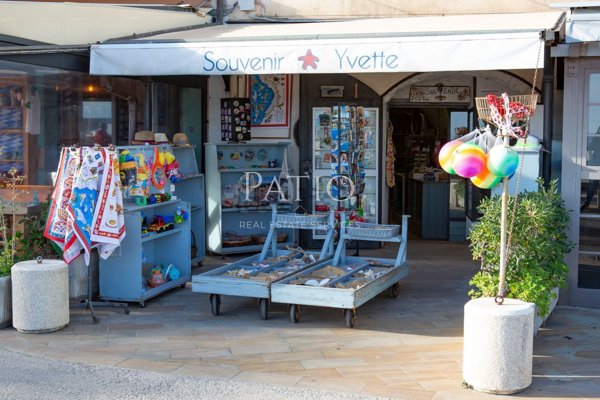 locale commerciale in vendita a Taggia in zona Arma di Taggia