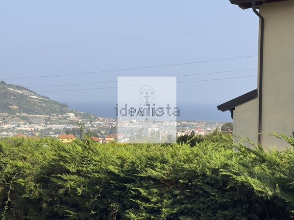 casa indipendente in vendita a Taggia