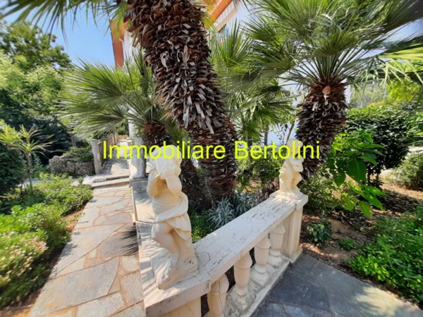 casa indipendente in vendita a Taggia in zona Arma di Taggia