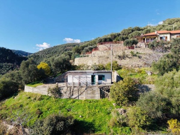 casa indipendente in vendita a Taggia