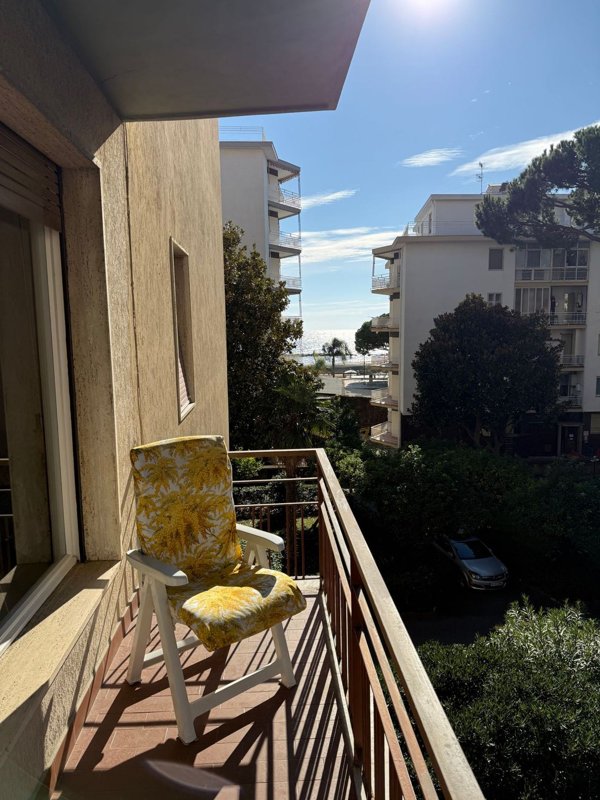 appartamento in vendita a Taggia in zona Arma di Taggia