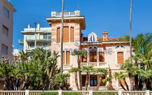 villa in vendita a Taggia in zona Arma di Taggia