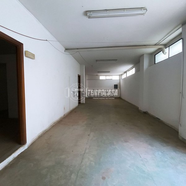 locale commerciale in vendita a Taggia