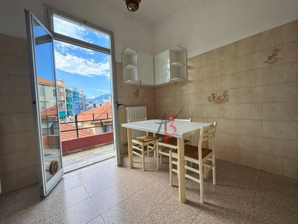 appartamento in vendita a Taggia in zona Arma di Taggia
