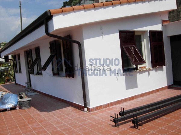 appartamento in vendita a Taggia in zona Arma di Taggia