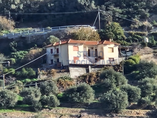 casa indipendente in vendita a Taggia
