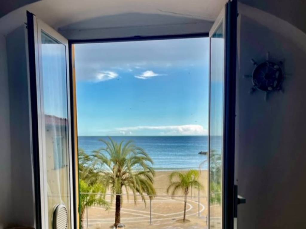 appartamento in vendita a Taggia in zona Arma di Taggia