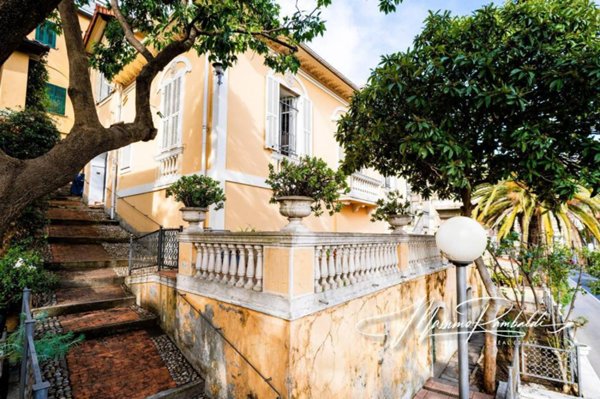 casa indipendente in vendita a Taggia