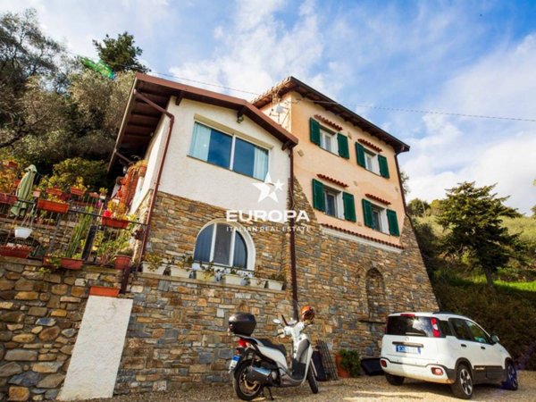 casa indipendente in vendita a Taggia