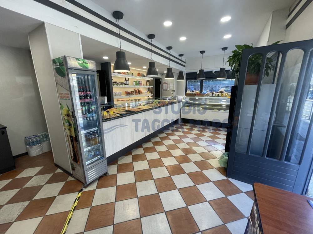 locale di sgombero in vendita a Taggia in zona Arma di Taggia